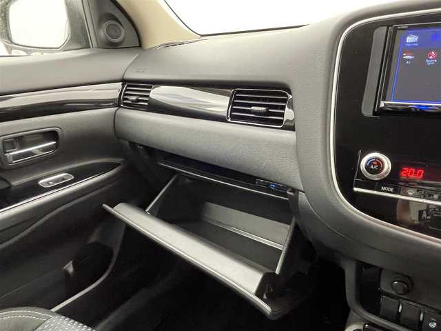 三菱 アウトランダー ＰＨＥＶ G Limited Edition 宮城県 2020(令2)年 4.5万km シルキーホワイト 4WD/Bluetooth/CD/DVD/AM/FM/ステアリングヒーター/前席シートヒーター/クルーズコントロール/パドルシフト/レーンキープアシスト/衝突被害軽減システム/前後コーナーセンサー/LEDヘッドライト/スペアキー×1/純正フロアマット/充電ケーブル車載