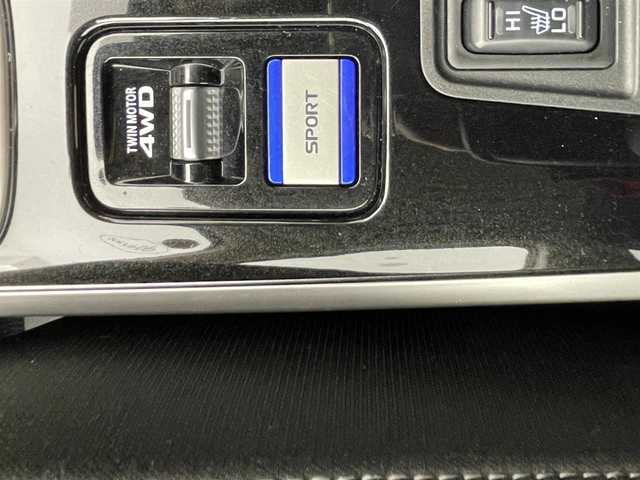 三菱 アウトランダー ＰＨＥＶ G Limited Edition 宮城県 2020(令2)年 4.5万km シルキーホワイト 4WD/Bluetooth/CD/DVD/AM/FM/ステアリングヒーター/前席シートヒーター/クルーズコントロール/パドルシフト/レーンキープアシスト/衝突被害軽減システム/前後コーナーセンサー/LEDヘッドライト/スペアキー×1/純正フロアマット/充電ケーブル車載