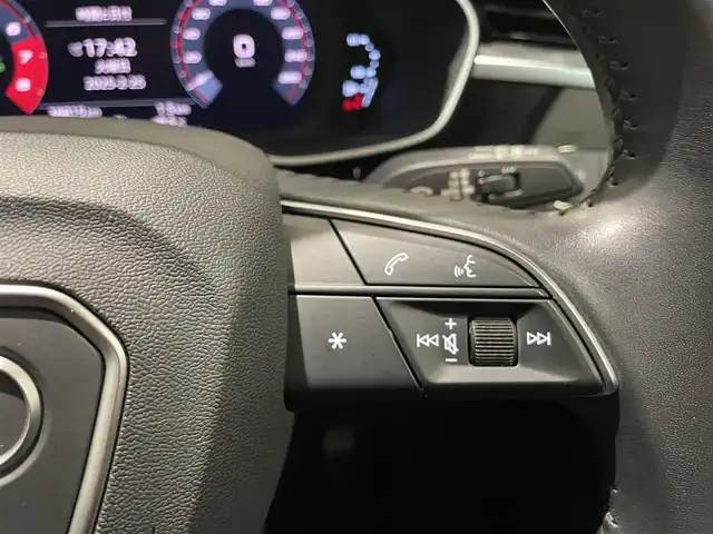 アウディ Ｑ３ 35TFSI アドバンスド 愛知県 2020(令2)年 3.9万km 白 ＲＡＹＳアルミホイール　/黒革シート　/バーチャルコクピット/ドライバーアシスタンス/ＭＭＩナビゲーション　/Ｂｌｕｅｔｏｏｔｈ　/３６０度カメラ　/シートヒーター　/ＡＣＣ　/ＢＳＭ　/ＬＫＡ　/ＬＣＡ　/ＥＴＣ２．０/プッシュスタート/アイドリングストップ/ウィンカーミラー/LEDヘッドライト