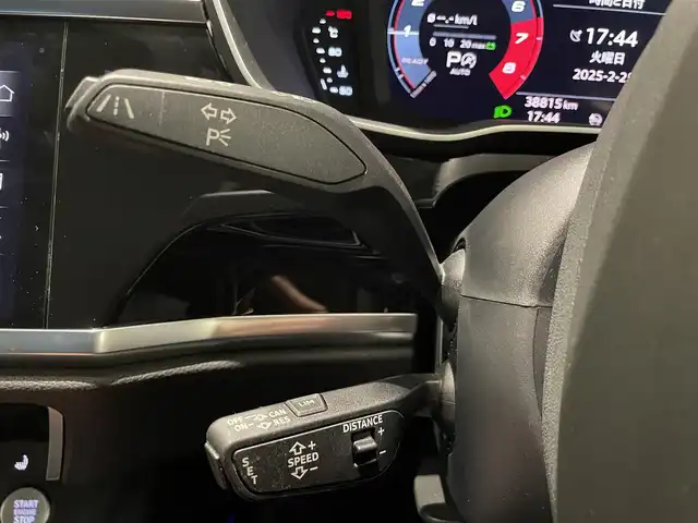 アウディ Ｑ３ 35TFSI アドバンスド 愛知県 2020(令2)年 3.9万km 白 ＲＡＹＳアルミホイール　/黒革シート　/バーチャルコクピット/ドライバーアシスタンス/ＭＭＩナビゲーション　/Ｂｌｕｅｔｏｏｔｈ　/３６０度カメラ　/シートヒーター　/ＡＣＣ　/ＢＳＭ　/ＬＫＡ　/ＬＣＡ　/ＥＴＣ２．０/プッシュスタート/アイドリングストップ/ウィンカーミラー/LEDヘッドライト