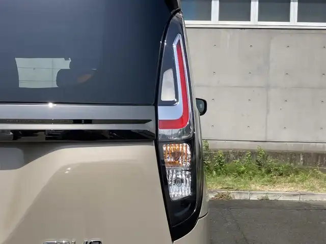 スズキ ソリオ HV SZ 静岡県 2022(令4)年 0.3万km キャラバンアイボリーPM スズキセーフティーサポート/純正9インチメモリーナビ/　AM FM CD DVD Bluetooth USB AppleCarPlay　 /AndroidAuto/フルセグテレビ/レーダークルーズコントロール/LEDヘッドランプ/シートヒーター（前席）/ヘッドアップディスプレイ/リアクリアランスソナー/パドルシフト/純正15インチアルミホイール/アラウンドビューモニター/両側パワースライドドア