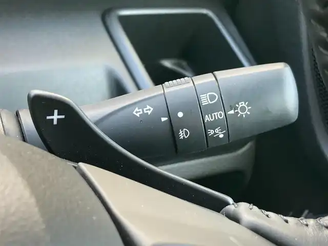 スズキ ソリオ HV SZ 静岡県 2022(令4)年 0.3万km キャラバンアイボリーPM スズキセーフティーサポート/純正9インチメモリーナビ/　AM FM CD DVD Bluetooth USB AppleCarPlay　 /AndroidAuto/フルセグテレビ/レーダークルーズコントロール/LEDヘッドランプ/シートヒーター（前席）/ヘッドアップディスプレイ/リアクリアランスソナー/パドルシフト/純正15インチアルミホイール/アラウンドビューモニター/両側パワースライドドア