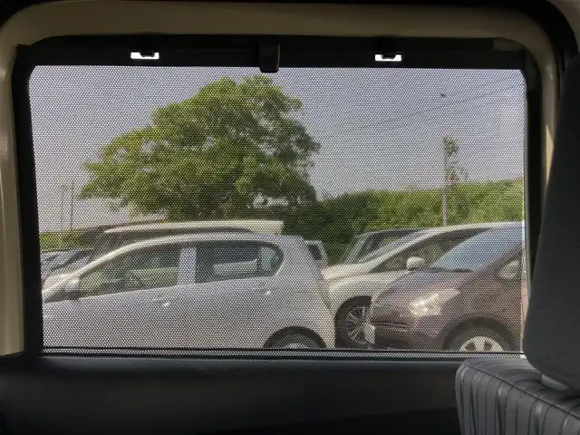 スズキ ソリオ HV SZ 静岡県 2022(令4)年 0.3万km キャラバンアイボリーPM スズキセーフティーサポート/純正9インチメモリーナビ/　AM FM CD DVD Bluetooth USB AppleCarPlay　 /AndroidAuto/フルセグテレビ/レーダークルーズコントロール/LEDヘッドランプ/シートヒーター（前席）/ヘッドアップディスプレイ/リアクリアランスソナー/パドルシフト/純正15インチアルミホイール/アラウンドビューモニター/両側パワースライドドア