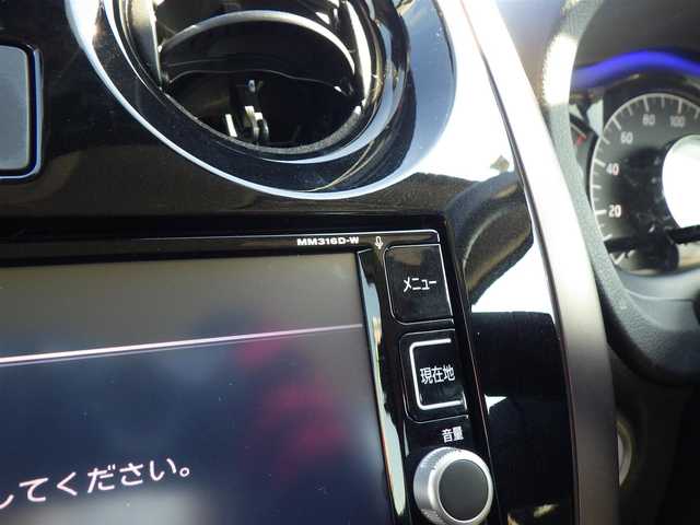 日産 ノート メダリスト 千葉県 2017(平29)年 2.9万km インペリアルアンバーP エマージェンシーブレーキ/アイドリングストップ/純正SDナビ/地デジTV/【DVD/CD再生機能】/アラウンドビューモニター/ドライブレコーダー/ETC/LEDヘッドライト/フォグライト/ウインカーミラー/革巻きステアリング/ステアリングスイッチ/コーナーセンサー/純正15インチアルミホイル/インテリジェントキー