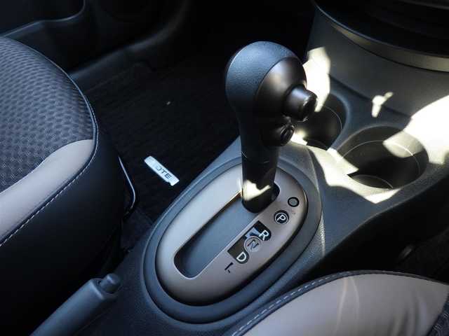 日産 ノート メダリスト 千葉県 2017(平29)年 2.9万km インペリアルアンバーP エマージェンシーブレーキ/アイドリングストップ/純正SDナビ/地デジTV/【DVD/CD再生機能】/アラウンドビューモニター/ドライブレコーダー/ETC/LEDヘッドライト/フォグライト/ウインカーミラー/革巻きステアリング/ステアリングスイッチ/コーナーセンサー/純正15インチアルミホイル/インテリジェントキー