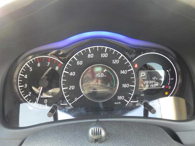 日産 ノート メダリスト 千葉県 2017(平29)年 2.9万km インペリアルアンバーP エマージェンシーブレーキ/アイドリングストップ/純正SDナビ/地デジTV/【DVD/CD再生機能】/アラウンドビューモニター/ドライブレコーダー/ETC/LEDヘッドライト/フォグライト/ウインカーミラー/革巻きステアリング/ステアリングスイッチ/コーナーセンサー/純正15インチアルミホイル/インテリジェントキー