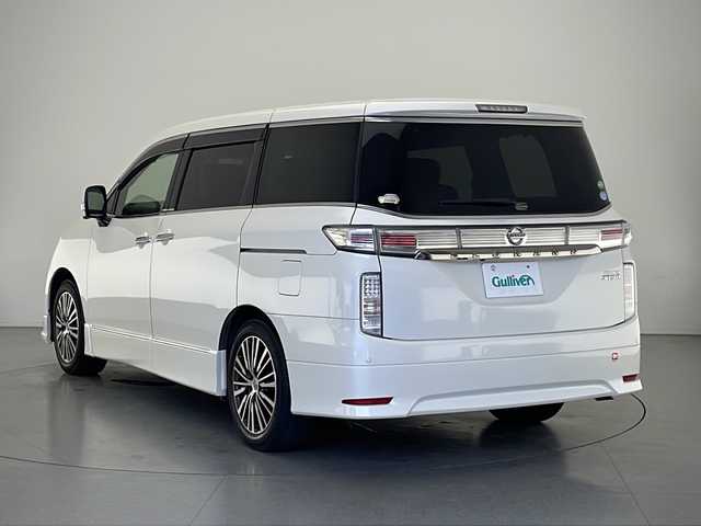 日産 エルグランド 250ハイウェイスター プレミアム 長野県 2015(平27)年 4.7万km ブリリアントホワイトパール 4WD/ワンオーナー/後席フリップダウンモニター/カーテンエアバッグ/横滑り防止装置/コーナーセンサー/純正ナビ/アラウンドビューモニター/フルセグTV/クルーズコントロール/両側パワースライドドア/パワーバックドア/AC100V100Wコンセント/シートヒーター/前席パワーシート（運転席メモリー機能付）/リアオットマンシート/MTモード付きAT/ビルトインETC/ECOモード/プッシュスタート/LEDヘッドライト/LEDフォグランプ/純正18インチアルミホイール/純正フロアマット/ドアバイザー/革巻きステアリング/リア全席サンシェード/スペアキー×1