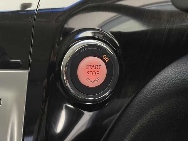 日産 エルグランド 250ハイウェイスター プレミアム 長野県 2015(平27)年 4.7万km ブリリアントホワイトパール 4WD/ワンオーナー/後席フリップダウンモニター/カーテンエアバッグ/横滑り防止装置/コーナーセンサー/純正ナビ/アラウンドビューモニター/フルセグTV/クルーズコントロール/両側パワースライドドア/パワーバックドア/AC100V100Wコンセント/シートヒーター/前席パワーシート（運転席メモリー機能付）/リアオットマンシート/MTモード付きAT/ビルトインETC/ECOモード/プッシュスタート/LEDヘッドライト/LEDフォグランプ/純正18インチアルミホイール/純正フロアマット/ドアバイザー/革巻きステアリング/リア全席サンシェード/スペアキー×1