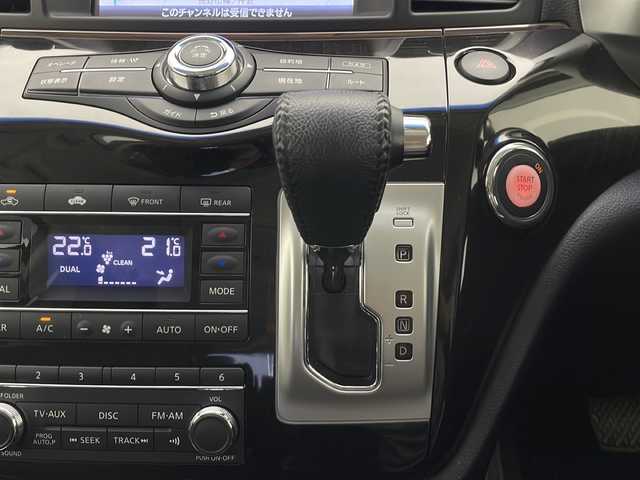 日産 エルグランド 250ハイウェイスター プレミアム 長野県 2015(平27)年 4.7万km ブリリアントホワイトパール 4WD/ワンオーナー/後席フリップダウンモニター/カーテンエアバッグ/横滑り防止装置/コーナーセンサー/純正ナビ/アラウンドビューモニター/フルセグTV/クルーズコントロール/両側パワースライドドア/パワーバックドア/AC100V100Wコンセント/シートヒーター/前席パワーシート（運転席メモリー機能付）/リアオットマンシート/MTモード付きAT/ビルトインETC/ECOモード/プッシュスタート/LEDヘッドライト/LEDフォグランプ/純正18インチアルミホイール/純正フロアマット/ドアバイザー/革巻きステアリング/リア全席サンシェード/スペアキー×1