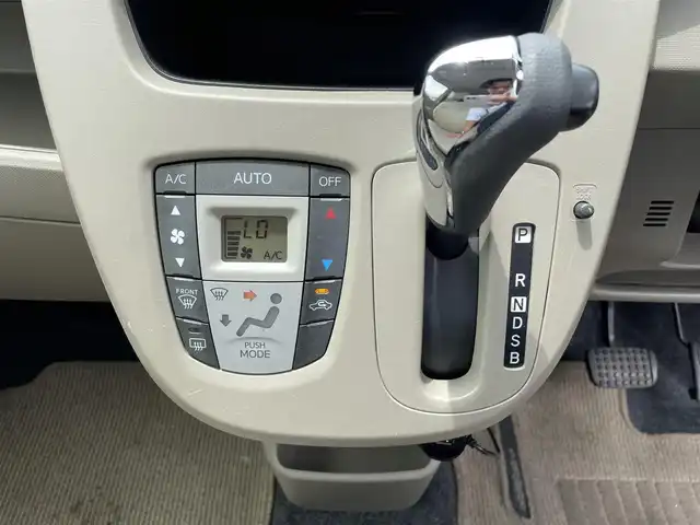 ダイハツ ムーヴ X SA 沖縄県 2014(平26)年 5.4万km アーバンナイトブルークリスタルメタリック (株)IDOMが運営する【じしゃロンコザ店】の自社ローン専用車両になりますこちらは現金またはオートローンご利用時の価格です。自社ローンご希望の方は別途その旨お申付け下さい/衝突被害軽減ブレーキ　/アイドリングストップ　/プッシュスタート　/スマートキー　/オートライト　/ＣＤ再生　/純正アルミホイール