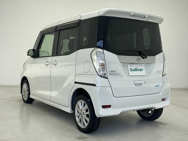 日産 デイズ ルークス HWS X Vセレ +SeftyⅡ 千葉県 2014(平26)年 6.3万km ホワイトパール 禁煙車/エマージェンシーブレーキ/踏み間違い防止アシスト/アラウンドビューモニター/社外メモリナビ/　Bluetooth/フルセグTV/DVD/iPod/後席サーキュレーター/ロールサンシェード/ベンチシート/片側パワースライドドア/電格ミラー/フォグランプ/プッシュスタートボタン/アイドリングストップ/取扱説明書