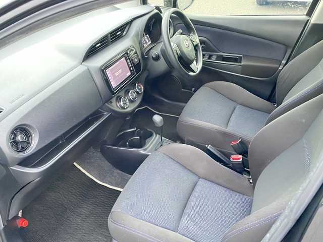 トヨタ ヴィッツ 1.3F LEDエディション 山口県 2016(平28)年 8万km ブラックマイカ 社外SDナビ/(CD/AM/FM/Bluetooth/フルセグTV)/バックカメラ/ETC/ステアリングスイッチ/アイドリングストップ/オートライト/LEDヘッドランプ/プッシュスタート/スマートキー/純正フロアマット/取扱説明書/保証書/記録簿
