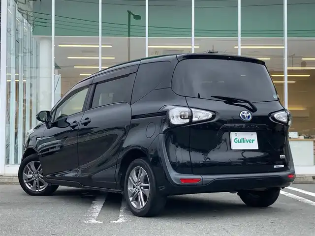 トヨタ シエンタ ハイブリッド G 静岡県 2018(平30)年 5.7万km ブラックマイカ エンジンスタートボタン/ワンオーナー/パワーステアリング/パワーウィンドウ/アイドリングストップ/スマートキー/オートエアコン/ETC2.0/バックカメラ/純正SDナビ（CD.BT.フルセグ）/3列シート/ウォークスルー/純正アルミホイール/純正フロアマット/両側パワースライドドア/ABS/横滑り防止装置/Wエアバック/2列目タンブルシート