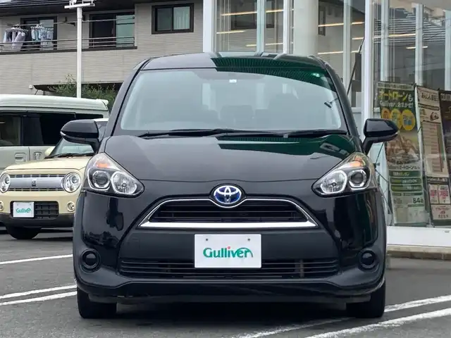 トヨタ シエンタ ハイブリッド G 静岡県 2018(平30)年 5.7万km ブラックマイカ エンジンスタートボタン/ワンオーナー/パワーステアリング/パワーウィンドウ/アイドリングストップ/スマートキー/オートエアコン/ETC2.0/バックカメラ/純正SDナビ（CD.BT.フルセグ）/3列シート/ウォークスルー/純正アルミホイール/純正フロアマット/両側パワースライドドア/ABS/横滑り防止装置/Wエアバック/2列目タンブルシート