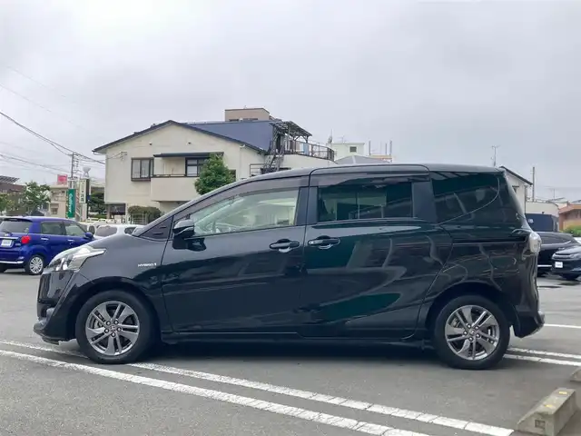 トヨタ シエンタ ハイブリッド G 静岡県 2018(平30)年 5.7万km ブラックマイカ エンジンスタートボタン/ワンオーナー/パワーステアリング/パワーウィンドウ/アイドリングストップ/スマートキー/オートエアコン/ETC2.0/バックカメラ/純正SDナビ（CD.BT.フルセグ）/3列シート/ウォークスルー/純正アルミホイール/純正フロアマット/両側パワースライドドア/ABS/横滑り防止装置/Wエアバック/2列目タンブルシート