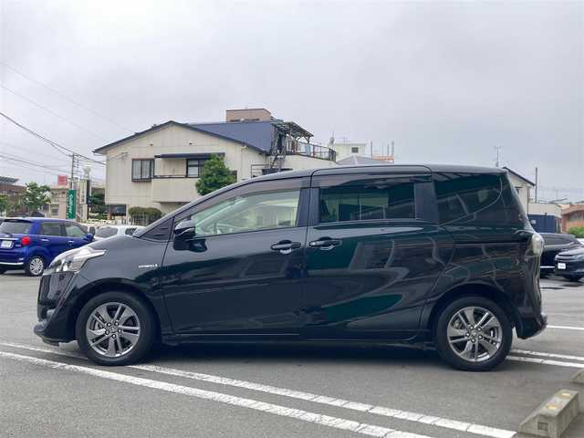 トヨタ シエンタ ハイブリッド G 静岡県 2018(平30)年 5.7万km ブラックマイカ エンジンスタートボタン/ワンオーナー/パワーステアリング/パワーウィンドウ/アイドリングストップ/スマートキー/オートエアコン/ETC2.0/バックカメラ/純正SDナビ（CD.BT.フルセグ）/3列シート/ウォークスルー/純正アルミホイール/純正フロアマット/両側パワースライドドア/ABS/横滑り防止装置/Wエアバック/2列目タンブルシート