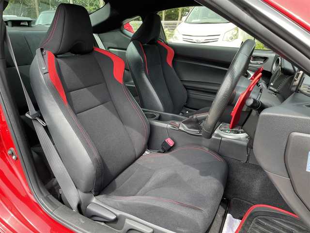 トヨタ ８６ GT 栃木県 2014(平26)年 13.3万km ライトニングレッド (株)IDOMが運営する【じしゃロン宇都宮店】の自社ローン対象車両になります。こちらは現金またはオートローンご利用時の価格です。自社ローンご希望の方は別途その旨お申付け下さい/社外ナビ/CD/DVD/BT/TV/社外マフラー/ETC/バックカメラ/ドライブレコーダー/プッシュスタート/スマートキー/社外セキュリティ/社外ツイーター/パドルシフト/純正17インチAW