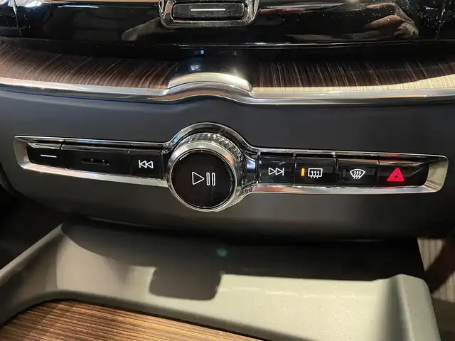 ボルボ ボルボ ＸＣ６０ アルティメット B5 AWD 道央・札幌 2023(令5)年 1.2万km クリスタルホワイトP クリスタルホワイト/Bowers＆Wilkinsプレミアムサウンド/電動パノラマサンルーフ/ヘッドアップディスプレイ/ナッパレザーシート/シートヒーター/シートベンチレーション/ステアリングヒーター/Googleナビ/360°カメラ/ACC/BLIS/パイロットアシスト/LKA/CTA/Apple CarPlay/フルアクティブハイビーム/ワイヤレスチャージング/パワーテールゲート