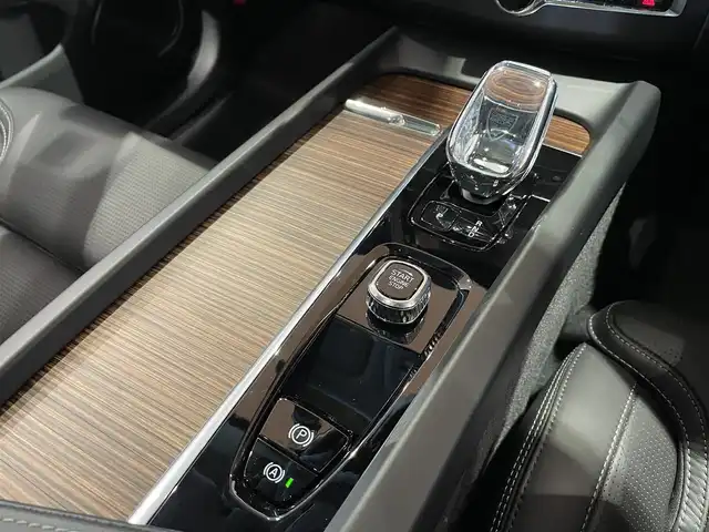 ボルボ ボルボ ＸＣ６０ アルティメット B5 AWD 道央・札幌 2023(令5)年 1.2万km クリスタルホワイトP クリスタルホワイト/Bowers＆Wilkinsプレミアムサウンド/電動パノラマサンルーフ/ヘッドアップディスプレイ/ナッパレザーシート/シートヒーター/シートベンチレーション/ステアリングヒーター/Googleナビ/360°カメラ/ACC/BLIS/パイロットアシスト/LKA/CTA/Apple CarPlay/フルアクティブハイビーム/ワイヤレスチャージング/パワーテールゲート