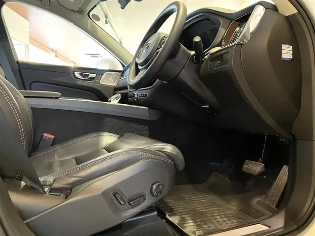ボルボ ボルボ ＸＣ６０ アルティメット B5 AWD 道央・札幌 2023(令5)年 1.2万km クリスタルホワイトP クリスタルホワイト/Bowers＆Wilkinsプレミアムサウンド/電動パノラマサンルーフ/ヘッドアップディスプレイ/ナッパレザーシート/シートヒーター/シートベンチレーション/ステアリングヒーター/Googleナビ/360°カメラ/ACC/BLIS/パイロットアシスト/LKA/CTA/Apple CarPlay/フルアクティブハイビーム/ワイヤレスチャージング/パワーテールゲート