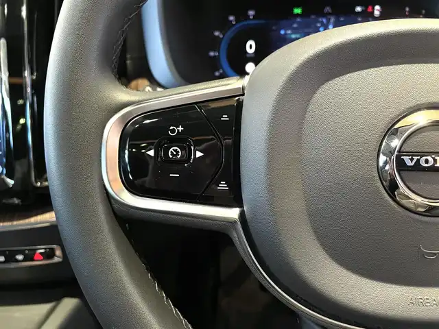 ボルボ ボルボ ＸＣ６０ アルティメット B5 AWD 道央・札幌 2023(令5)年 1.2万km クリスタルホワイトP クリスタルホワイト/Bowers＆Wilkinsプレミアムサウンド/電動パノラマサンルーフ/ヘッドアップディスプレイ/ナッパレザーシート/シートヒーター/シートベンチレーション/ステアリングヒーター/Googleナビ/360°カメラ/ACC/BLIS/パイロットアシスト/LKA/CTA/Apple CarPlay/フルアクティブハイビーム/ワイヤレスチャージング/パワーテールゲート