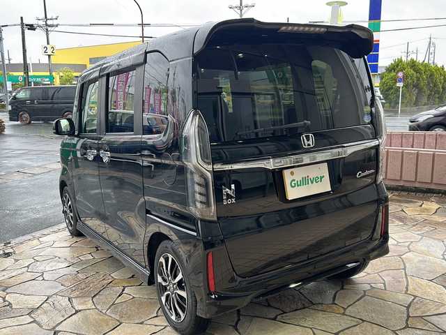 ホンダ Ｎ ＢＯＸ カスタム G L ホンダセンシング 静岡県 2018(平30)年 6.9万km クリスタルブラックパール 社外ナビ/バックカメラ/クルーズコントロール/アイドリングストップ/純正アルミホイール/純正エアロ/横滑り防止/アダプティブ・クルーズ・コントロール（ACC）/・作動車速域：約30km/hから100km/h間/車線維持支援システム（LKAS）/・作動車速：約65km/hから100km/h間/・ステアリング制御/衝突軽減ブレーキ（CMBS）/・歩行者検知機能/・作動車速：約80km/h未満時/・対向車車速：約30km/hから80km/h時/誤発進抑制機能（前進）/・ミリ波レーダー検知：作動車速10km/h未満/歩行者事故低減ステアリング/・作動車速10km/hから40km/h間/路外逸脱抑制機能/・作動車速：約60km/hから100km/h間/先行車発進お知らせ機能/標識認識機能/オートハイビーム/誤発進抑制機能（後進）・ソナー検知：作動車速10km/h未満