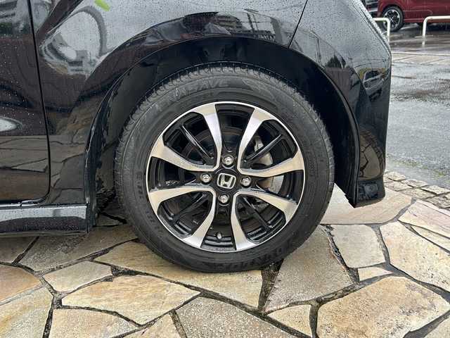 ホンダ Ｎ ＢＯＸ カスタム G L ホンダセンシング 静岡県 2018(平30)年 6.9万km クリスタルブラックパール 社外ナビ/バックカメラ/クルーズコントロール/アイドリングストップ/純正アルミホイール/純正エアロ/横滑り防止/アダプティブ・クルーズ・コントロール（ACC）/・作動車速域：約30km/hから100km/h間/車線維持支援システム（LKAS）/・作動車速：約65km/hから100km/h間/・ステアリング制御/衝突軽減ブレーキ（CMBS）/・歩行者検知機能/・作動車速：約80km/h未満時/・対向車車速：約30km/hから80km/h時/誤発進抑制機能（前進）/・ミリ波レーダー検知：作動車速10km/h未満/歩行者事故低減ステアリング/・作動車速10km/hから40km/h間/路外逸脱抑制機能/・作動車速：約60km/hから100km/h間/先行車発進お知らせ機能/標識認識機能/オートハイビーム/誤発進抑制機能（後進）・ソナー検知：作動車速10km/h未満