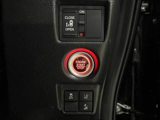 ホンダ Ｎ ＢＯＸ カスタム G L ホンダセンシング 静岡県 2018(平30)年 6.9万km クリスタルブラックパール 社外ナビ/バックカメラ/クルーズコントロール/アイドリングストップ/純正アルミホイール/純正エアロ/横滑り防止/アダプティブ・クルーズ・コントロール（ACC）/・作動車速域：約30km/hから100km/h間/車線維持支援システム（LKAS）/・作動車速：約65km/hから100km/h間/・ステアリング制御/衝突軽減ブレーキ（CMBS）/・歩行者検知機能/・作動車速：約80km/h未満時/・対向車車速：約30km/hから80km/h時/誤発進抑制機能（前進）/・ミリ波レーダー検知：作動車速10km/h未満/歩行者事故低減ステアリング/・作動車速10km/hから40km/h間/路外逸脱抑制機能/・作動車速：約60km/hから100km/h間/先行車発進お知らせ機能/標識認識機能/オートハイビーム/誤発進抑制機能（後進）・ソナー検知：作動車速10km/h未満
