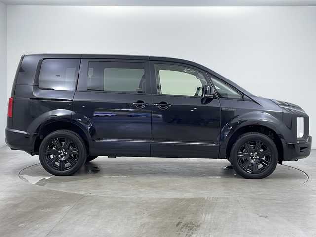 三菱 デリカＤ：５ シャモニー 千葉県 2025(令7)年 0.1千km 黒Ⅱ ・寒冷地仕様/・11インチALPINEナビ&CD&DVD&BT&HDMI&AppleCarplay&AndroidAuto/・12.8インチALPINEフリップダウンモニター/・パワーバックドア/・両側パワースライドドア/・マルチアラウンドモニター/・e-Assist/・衝突被害軽減ブレーキシステム/・車線逸脱警報システム/・レーダークルーズコントロールシステム/・誤発進抑制機能/・後側方車両検知警報システム/・後退時交差車両検知警報システム/・ブラインドスポットモニター/・アイドリングストップ/・横滑り防止装置/・ECOモード/・センターデフロック/・前席シートヒーター/・D席パワーシート/・ハーフレザーシート/・ステアリングヒーター/・ステアリングスイッチ/・革巻きステアリング/・電動パーキングブレーキ/・プッシュスタート/・LEDヘッドライト/・フォグランプ/・オートマチックハイビーム/・オートライト/・スマートキー/・スペアキー