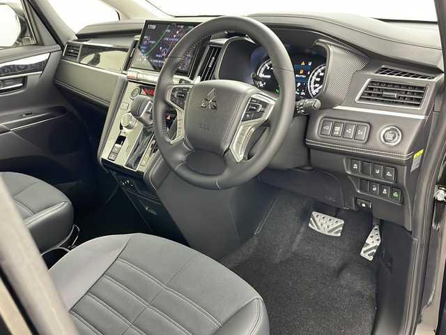 三菱 デリカＤ：５ シャモニー 千葉県 2025(令7)年 0.1千km 黒Ⅱ ・寒冷地仕様/・11インチALPINEナビ&CD&DVD&BT&HDMI&AppleCarplay&AndroidAuto/・12.8インチALPINEフリップダウンモニター/・パワーバックドア/・両側パワースライドドア/・マルチアラウンドモニター/・e-Assist/・衝突被害軽減ブレーキシステム/・車線逸脱警報システム/・レーダークルーズコントロールシステム/・誤発進抑制機能/・後側方車両検知警報システム/・後退時交差車両検知警報システム/・ブラインドスポットモニター/・アイドリングストップ/・横滑り防止装置/・ECOモード/・センターデフロック/・前席シートヒーター/・D席パワーシート/・ハーフレザーシート/・ステアリングヒーター/・ステアリングスイッチ/・革巻きステアリング/・電動パーキングブレーキ/・プッシュスタート/・LEDヘッドライト/・フォグランプ/・オートマチックハイビーム/・オートライト/・スマートキー/・スペアキー