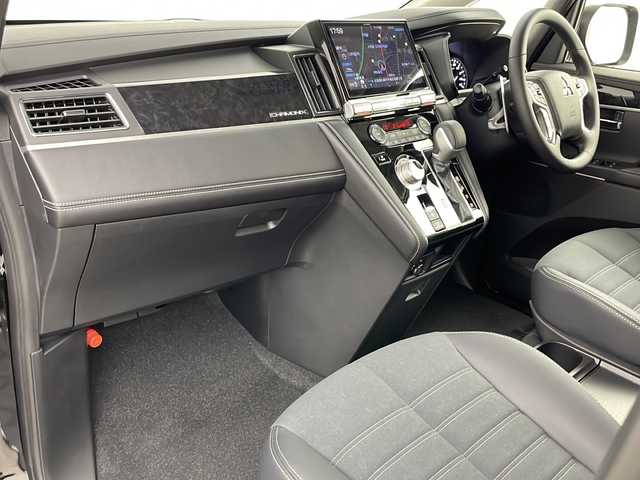 三菱 デリカＤ：５ シャモニー 千葉県 2025(令7)年 0.1千km 黒Ⅱ ・寒冷地仕様/・11インチALPINEナビ&CD&DVD&BT&HDMI&AppleCarplay&AndroidAuto/・12.8インチALPINEフリップダウンモニター/・パワーバックドア/・両側パワースライドドア/・マルチアラウンドモニター/・e-Assist/・衝突被害軽減ブレーキシステム/・車線逸脱警報システム/・レーダークルーズコントロールシステム/・誤発進抑制機能/・後側方車両検知警報システム/・後退時交差車両検知警報システム/・ブラインドスポットモニター/・アイドリングストップ/・横滑り防止装置/・ECOモード/・センターデフロック/・前席シートヒーター/・D席パワーシート/・ハーフレザーシート/・ステアリングヒーター/・ステアリングスイッチ/・革巻きステアリング/・電動パーキングブレーキ/・プッシュスタート/・LEDヘッドライト/・フォグランプ/・オートマチックハイビーム/・オートライト/・スマートキー/・スペアキー