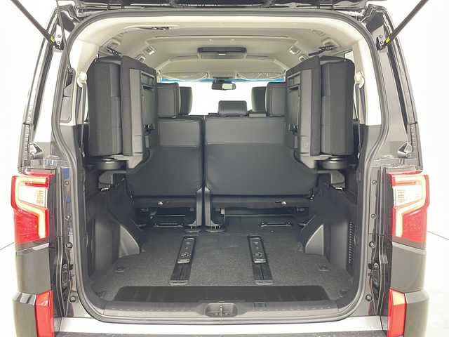 三菱 デリカＤ：５ シャモニー 千葉県 2025(令7)年 0.1千km 黒Ⅱ ・寒冷地仕様/・11インチALPINEナビ&CD&DVD&BT&HDMI&AppleCarplay&AndroidAuto/・12.8インチALPINEフリップダウンモニター/・パワーバックドア/・両側パワースライドドア/・マルチアラウンドモニター/・e-Assist/・衝突被害軽減ブレーキシステム/・車線逸脱警報システム/・レーダークルーズコントロールシステム/・誤発進抑制機能/・後側方車両検知警報システム/・後退時交差車両検知警報システム/・ブラインドスポットモニター/・アイドリングストップ/・横滑り防止装置/・ECOモード/・センターデフロック/・前席シートヒーター/・D席パワーシート/・ハーフレザーシート/・ステアリングヒーター/・ステアリングスイッチ/・革巻きステアリング/・電動パーキングブレーキ/・プッシュスタート/・LEDヘッドライト/・フォグランプ/・オートマチックハイビーム/・オートライト/・スマートキー/・スペアキー