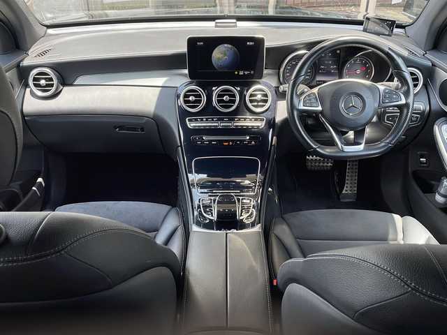 メルセデス・ベンツ ＧＬＣ２００ クーペスポーツ 静岡県 2017(平29)年 7.2万km 黒 純正ナビ/・ラジオ/・CD/・DVD/・Bluetooth/・フルセグTV/安全機能/・PRE-SAFブレーキ/・インテリジェントライトシステム/・アテンションアシスト/・レーンキープアシスト/・ブラインドスポットモニター/・レーダークルーズコントロール/・ステアリングアシスト/主要装備/・オートライト/・パドルシフト/・ステアリングスイッチ/・シートヒーター/・ハーフレザーシート/・革巻きステアリング/・全方位カメラ/・コーナーセンサー/・パワーバックドア/・ドラレコ前後/・パワーシート