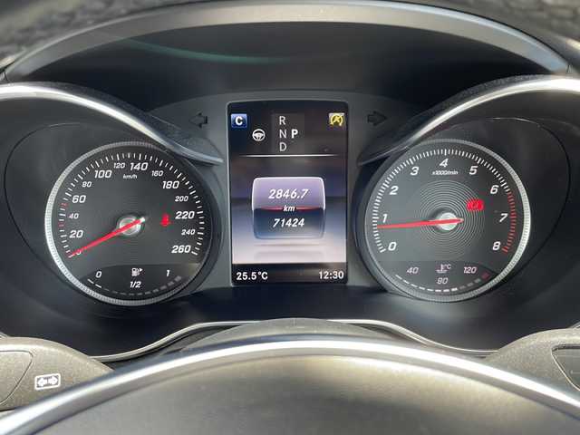 メルセデス・ベンツ ＧＬＣ２００ クーペスポーツ 静岡県 2017(平29)年 7.2万km 黒 純正ナビ/・ラジオ/・CD/・DVD/・Bluetooth/・フルセグTV/安全機能/・PRE-SAFブレーキ/・インテリジェントライトシステム/・アテンションアシスト/・レーンキープアシスト/・ブラインドスポットモニター/・レーダークルーズコントロール/・ステアリングアシスト/主要装備/・オートライト/・パドルシフト/・ステアリングスイッチ/・シートヒーター/・ハーフレザーシート/・革巻きステアリング/・全方位カメラ/・コーナーセンサー/・パワーバックドア/・ドラレコ前後/・パワーシート