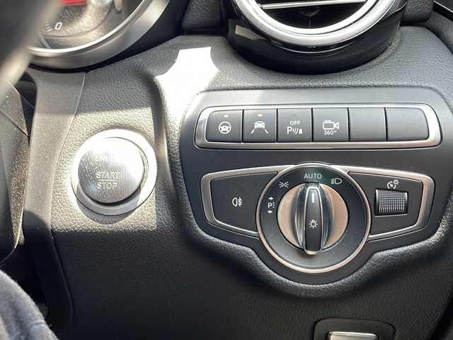 メルセデス・ベンツ ＧＬＣ２００ クーペスポーツ 静岡県 2017(平29)年 7.2万km 黒 純正ナビ/・ラジオ/・CD/・DVD/・Bluetooth/・フルセグTV/安全機能/・PRE-SAFブレーキ/・インテリジェントライトシステム/・アテンションアシスト/・レーンキープアシスト/・ブラインドスポットモニター/・レーダークルーズコントロール/・ステアリングアシスト/主要装備/・オートライト/・パドルシフト/・ステアリングスイッチ/・シートヒーター/・ハーフレザーシート/・革巻きステアリング/・全方位カメラ/・コーナーセンサー/・パワーバックドア/・ドラレコ前後/・パワーシート