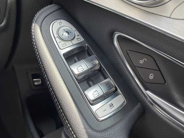 メルセデス・ベンツ ＧＬＣ２００ クーペスポーツ 静岡県 2017(平29)年 7.2万km 黒 純正ナビ/・ラジオ/・CD/・DVD/・Bluetooth/・フルセグTV/安全機能/・PRE-SAFブレーキ/・インテリジェントライトシステム/・アテンションアシスト/・レーンキープアシスト/・ブラインドスポットモニター/・レーダークルーズコントロール/・ステアリングアシスト/主要装備/・オートライト/・パドルシフト/・ステアリングスイッチ/・シートヒーター/・ハーフレザーシート/・革巻きステアリング/・全方位カメラ/・コーナーセンサー/・パワーバックドア/・ドラレコ前後/・パワーシート