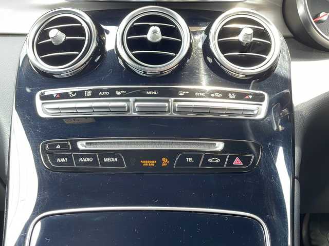 メルセデス・ベンツ ＧＬＣ２００ クーペスポーツ 静岡県 2017(平29)年 7.2万km 黒 純正ナビ/・ラジオ/・CD/・DVD/・Bluetooth/・フルセグTV/安全機能/・PRE-SAFブレーキ/・インテリジェントライトシステム/・アテンションアシスト/・レーンキープアシスト/・ブラインドスポットモニター/・レーダークルーズコントロール/・ステアリングアシスト/主要装備/・オートライト/・パドルシフト/・ステアリングスイッチ/・シートヒーター/・ハーフレザーシート/・革巻きステアリング/・全方位カメラ/・コーナーセンサー/・パワーバックドア/・ドラレコ前後/・パワーシート