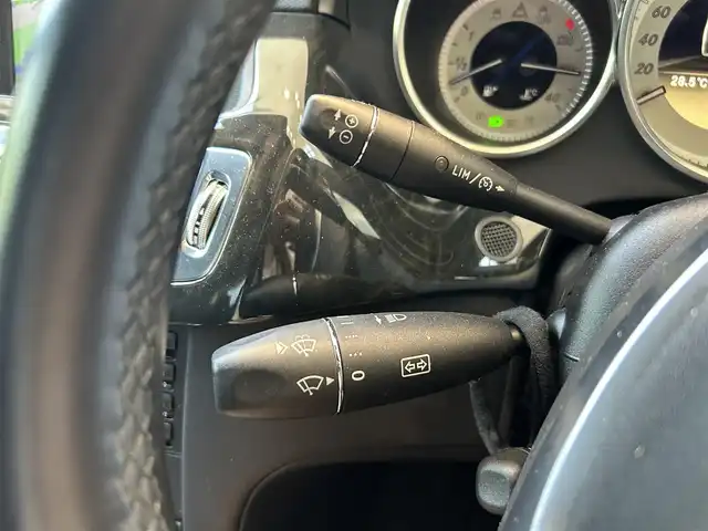 メルセデス・ベンツ ＣＬＳ３５０ SB Bエフィシェンシー AMGスポP 大阪府 2012(平24)年 2.7万km 白 純正ナビ/TV/バックカメラ/純正19インチAW/LEDヘッドライト/クルコン/クリアランスソナー/黒革/メモリ付きパワーシート/シートヒーター/電動リアゲート
