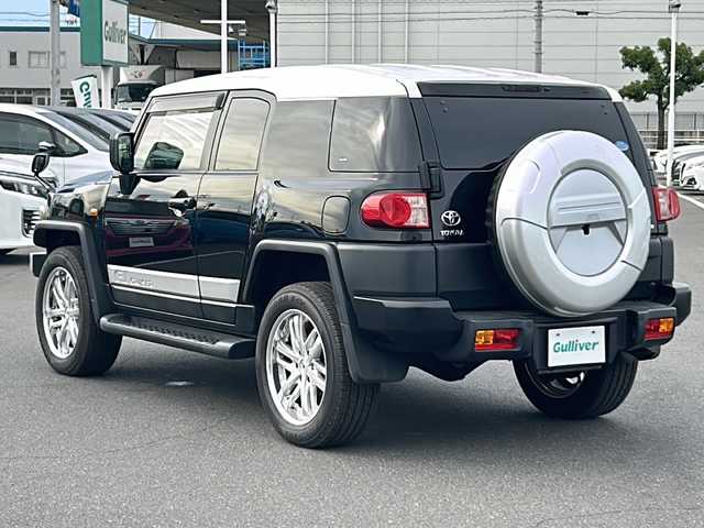トヨタ ＦＪクルーザー ブラックカラーパッケージ 岡山県 2015(平27)年 4.9万km ブラック/ホワイト 登録時走行距離48656km/社外１０インチナビＣＮ－Ｆ１Ｘ１０ＢＨＤ　/ＣＤ／ＤＶＤ／ＢＤ／ＨＤＭＩ／フルセグＴＶ/バックカメラ　/バックソナー　/パートタイム４ＷＤ　/ＷＯＲＫ製２０インチＡＷ　/社外ヘッドライト　/純正ヘッドライト積載　/前後フォグ　/クルコン　/ETC/取扱説明書/記録簿　/保証書　/スペアキー/リモコンキー