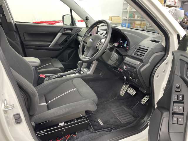 スバル フォレスター 2．0XT アイサイト 道央・札幌 2013(平25)年 5.4万km サテンホワイトパール ・4WD/アイサイト/・前席RECAROシート/・社外HDDナビ/　　（BT/CD/フルセグTV）/・運転席/助手席シートヒーター/・パドルシフト/・オートライト/キセノンヘッドライト/・前後ドライブレコーダー/・ルーフレール/・レーダークルーズコントロール/・ダウンヒルアシスト/・ETC