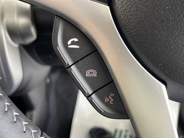 スズキ クロスビー HYBRID MZ 秋田県 2025(令7)年 0.1万km キャラバンアイボリーパールメタリック/ホワイト 2トーンルーフ ４WD/スズキセーフティサポート /パドルシフト　/LEDヘッドライト/LEDフォグランプ　/本革巻ステアリング　/オートライト　/インタークーラーターボ　/前席シートヒーター　/コーナーセンサー /USBポート　/オートエアコン /パドルシフト/バックカメラ装着車両/ステアリングリモコン装着車両/クルーズコントロール/電格ミラー/横滑り防止装置/アイドリングストップ/クリアランスソナー /衝突被害軽減システム/レーンキープアシスト/プッシュスタート/純正AW/ウィンカーミラー /保証書/取扱説明書/スペアキー