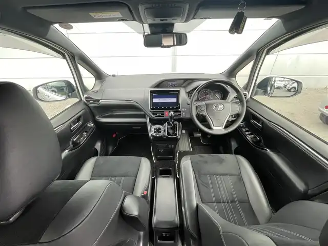トヨタ エスクァイア Gi プレミアムパッケージ ブラックテーラード 千葉県 2019(令1)年 5.7万km ホワイトパールクリスタルシャイン トヨタセーフティセンス/・衝突軽減ブレーキ/レーンキープアシスト/・オートハイビーム/クリアランスソナー/純正９インチナビ(NSZT-Y68T)/・フルセグ/BT/DVD/CD/MSV/バックカメラ/ステアリングスイッチ/ETC2.0/MTモード/両側パワースライドドア/ハーフレザーシート/シートヒーター(D/N席)/リアオートエアコン/LEDヘッドライト/オートライト/フォグライト/スマートキー/プッシュスタート/純正フロアマット/純正15インチAW