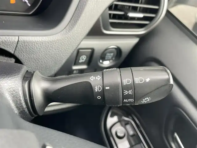 トヨタ エスクァイア Gi プレミアムパッケージ ブラックテーラード 千葉県 2019(令1)年 5.7万km ホワイトパールクリスタルシャイン トヨタセーフティセンス/・衝突軽減ブレーキ/レーンキープアシスト/・オートハイビーム/クリアランスソナー/純正９インチナビ(NSZT-Y68T)/・フルセグ/BT/DVD/CD/MSV/バックカメラ/ステアリングスイッチ/ETC2.0/MTモード/両側パワースライドドア/ハーフレザーシート/シートヒーター(D/N席)/リアオートエアコン/LEDヘッドライト/オートライト/フォグライト/スマートキー/プッシュスタート/純正フロアマット/純正15インチAW