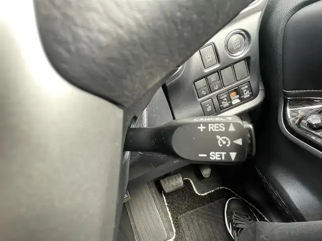 トヨタ エスクァイア Gi プレミアムパッケージ ブラックテーラード 千葉県 2019(令1)年 5.7万km ホワイトパールクリスタルシャイン トヨタセーフティセンス/・衝突軽減ブレーキ/レーンキープアシスト/・オートハイビーム/クリアランスソナー/純正９インチナビ(NSZT-Y68T)/・フルセグ/BT/DVD/CD/MSV/バックカメラ/ステアリングスイッチ/ETC2.0/MTモード/両側パワースライドドア/ハーフレザーシート/シートヒーター(D/N席)/リアオートエアコン/LEDヘッドライト/オートライト/フォグライト/スマートキー/プッシュスタート/純正フロアマット/純正15インチAW