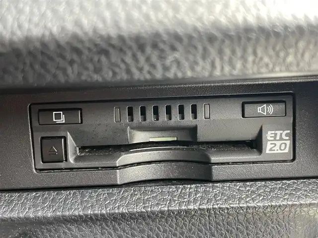 トヨタ エスクァイア Gi プレミアムパッケージ ブラックテーラード 千葉県 2019(令1)年 5.7万km ホワイトパールクリスタルシャイン トヨタセーフティセンス/・衝突軽減ブレーキ/レーンキープアシスト/・オートハイビーム/クリアランスソナー/純正９インチナビ(NSZT-Y68T)/・フルセグ/BT/DVD/CD/MSV/バックカメラ/ステアリングスイッチ/ETC2.0/MTモード/両側パワースライドドア/ハーフレザーシート/シートヒーター(D/N席)/リアオートエアコン/LEDヘッドライト/オートライト/フォグライト/スマートキー/プッシュスタート/純正フロアマット/純正15インチAW