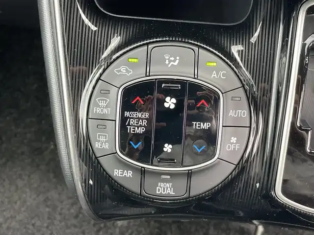トヨタ エスクァイア Gi プレミアムパッケージ ブラックテーラード 千葉県 2019(令1)年 5.7万km ホワイトパールクリスタルシャイン トヨタセーフティセンス/・衝突軽減ブレーキ/レーンキープアシスト/・オートハイビーム/クリアランスソナー/純正９インチナビ(NSZT-Y68T)/・フルセグ/BT/DVD/CD/MSV/バックカメラ/ステアリングスイッチ/ETC2.0/MTモード/両側パワースライドドア/ハーフレザーシート/シートヒーター(D/N席)/リアオートエアコン/LEDヘッドライト/オートライト/フォグライト/スマートキー/プッシュスタート/純正フロアマット/純正15インチAW