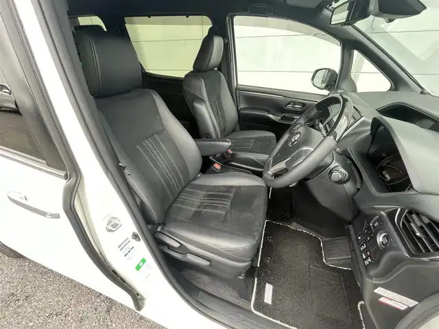 トヨタ エスクァイア Gi プレミアムパッケージ ブラックテーラード 千葉県 2019(令1)年 5.7万km ホワイトパールクリスタルシャイン トヨタセーフティセンス/・衝突軽減ブレーキ/レーンキープアシスト/・オートハイビーム/クリアランスソナー/純正９インチナビ(NSZT-Y68T)/・フルセグ/BT/DVD/CD/MSV/バックカメラ/ステアリングスイッチ/ETC2.0/MTモード/両側パワースライドドア/ハーフレザーシート/シートヒーター(D/N席)/リアオートエアコン/LEDヘッドライト/オートライト/フォグライト/スマートキー/プッシュスタート/純正フロアマット/純正15インチAW