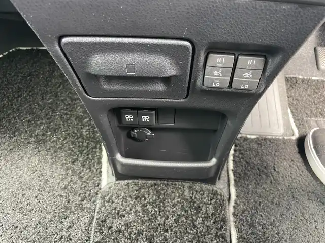 トヨタ エスクァイア Gi プレミアムパッケージ ブラックテーラード 千葉県 2019(令1)年 5.7万km ホワイトパールクリスタルシャイン トヨタセーフティセンス/・衝突軽減ブレーキ/レーンキープアシスト/・オートハイビーム/クリアランスソナー/純正９インチナビ(NSZT-Y68T)/・フルセグ/BT/DVD/CD/MSV/バックカメラ/ステアリングスイッチ/ETC2.0/MTモード/両側パワースライドドア/ハーフレザーシート/シートヒーター(D/N席)/リアオートエアコン/LEDヘッドライト/オートライト/フォグライト/スマートキー/プッシュスタート/純正フロアマット/純正15インチAW