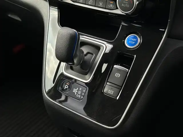 日産 セレナ e－パワー ハイウェイスター V 福岡県 2022(令4)年 3.7万km ブリリアントホワイトパール 純正9型SDナビ(フルセグTV/CD/DVD/BT)アラウンドビューモニタープロパイロット衝突軽減ブレーキコーナーセンサーブラインドスポット両側パワスラドラレコETCデジタルインナーミラーUSB純正LEDヘッドライト純正15インチアルミホイル純正フロアマットプッシュスタートスマートキー