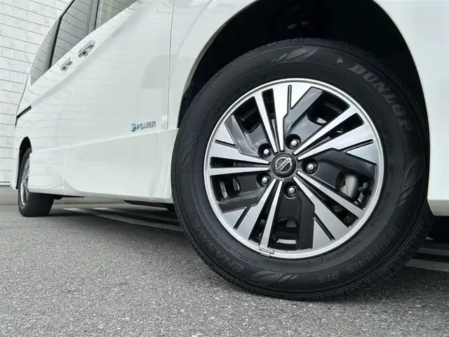 日産 セレナ e－パワー ハイウェイスター V 福岡県 2022(令4)年 3.7万km ブリリアントホワイトパール 純正9型SDナビ(フルセグTV/CD/DVD/BT)アラウンドビューモニタープロパイロット衝突軽減ブレーキコーナーセンサーブラインドスポット両側パワスラドラレコETCデジタルインナーミラーUSB純正LEDヘッドライト純正15インチアルミホイル純正フロアマットプッシュスタートスマートキー